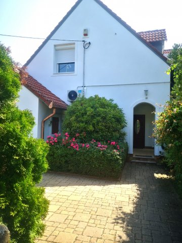 Eladó családi ház, Badacsonytomajon 235 M Ft, 8 szobás