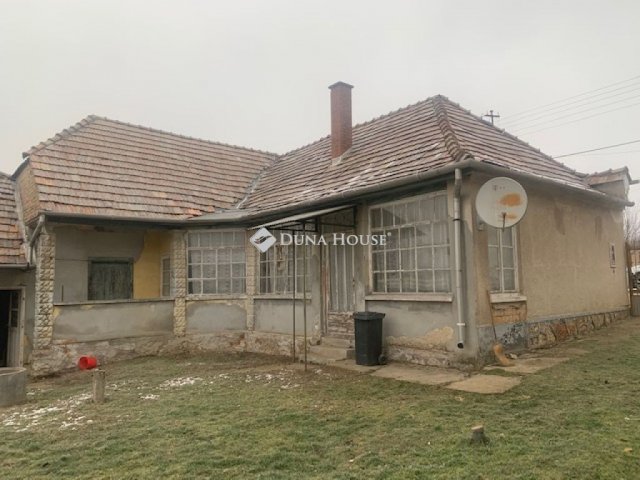 Eladó családi ház, Vértestolnán 29.9 M Ft, 3 szobás