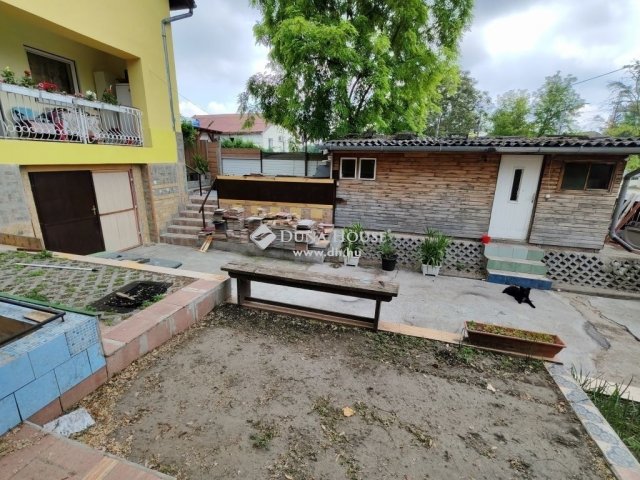 Eladó családi ház, Szigetszentmiklóson 63 M Ft, 5 szobás