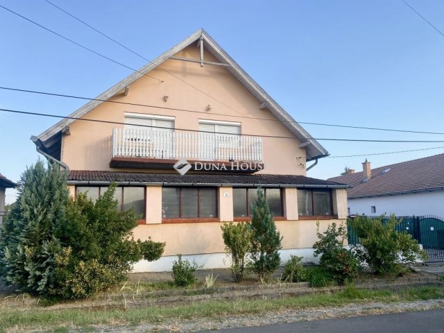 Eladó családi ház, Gödöllőn 139.99 M Ft, 5+1 szobás