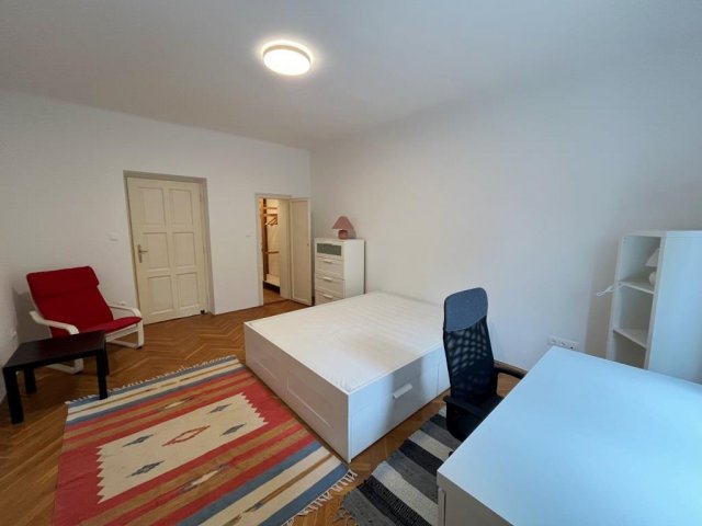 Kiadó téglalakás, albérlet, Pécsett 250 E Ft / hó, 3 szobás