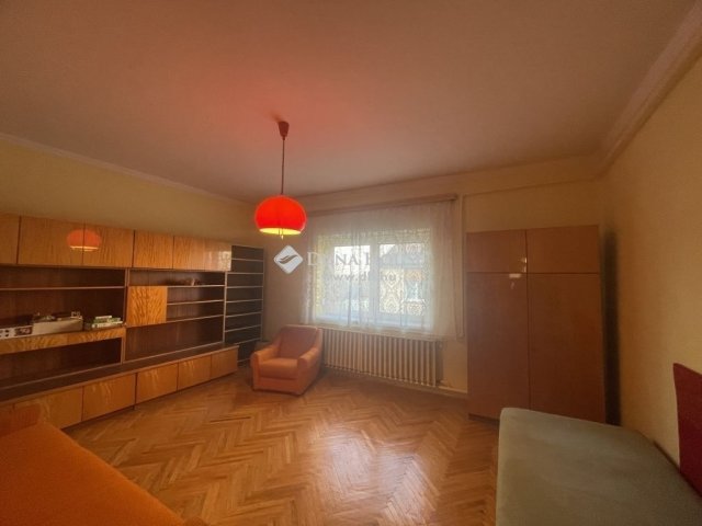Eladó családi ház, Nyergesújfaluban 54.5 M Ft, 4 szobás