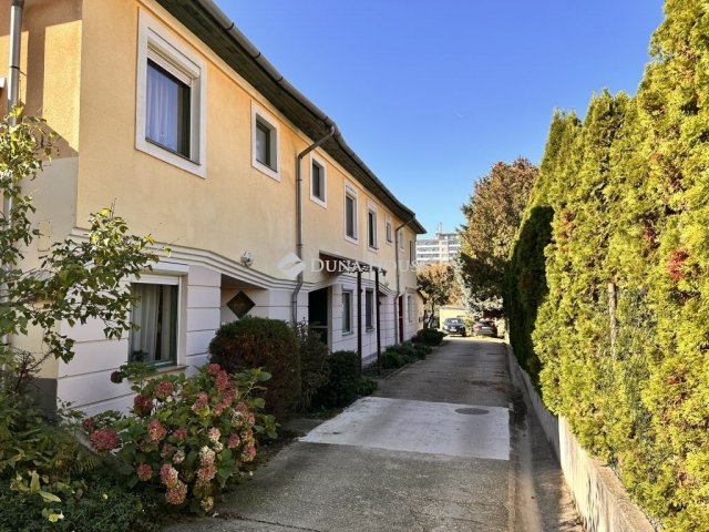 Eladó téglalakás, Zalaegerszegen 88 M Ft, 4 szobás