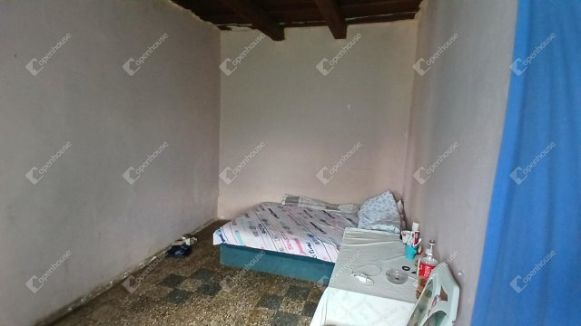 Eladó családi ház, Batykon 6.9 M Ft, 2 szobás