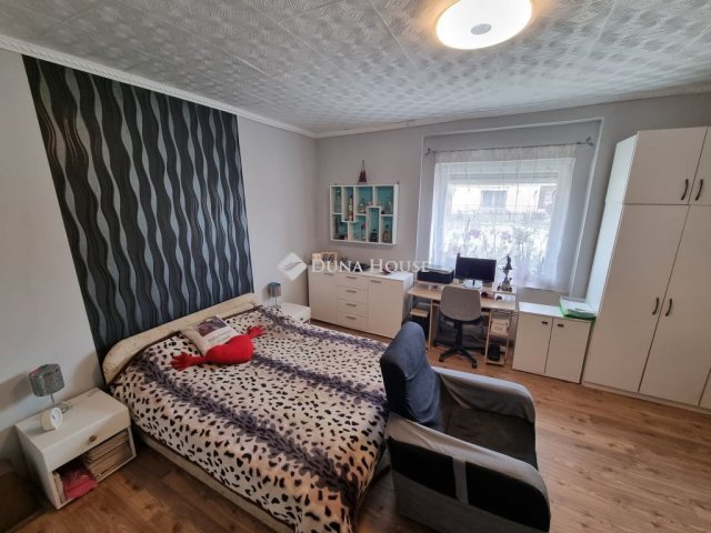 Eladó családi ház, Sárbogárdon 29.99 M Ft, 2 szobás