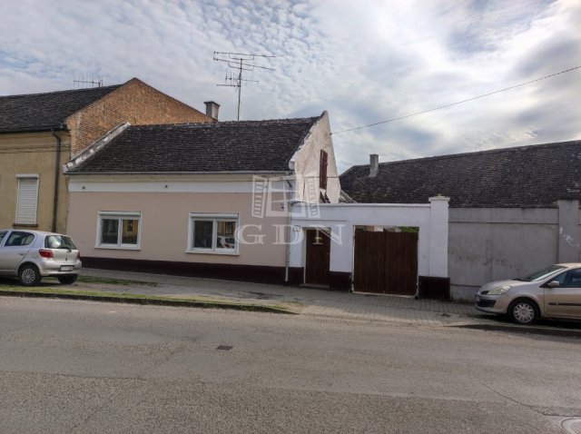 Eladó családi ház, Baján, Kölcsey Ferenc utcában 38.8 M Ft