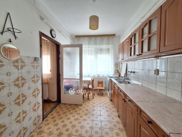 Eladó családi ház, Szeghalmon 38 M Ft, 4+1 szobás