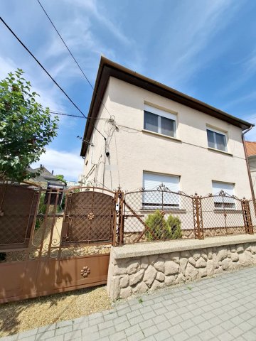 Eladó téglalakás, Kaposváron 42 M Ft, 3 szobás
