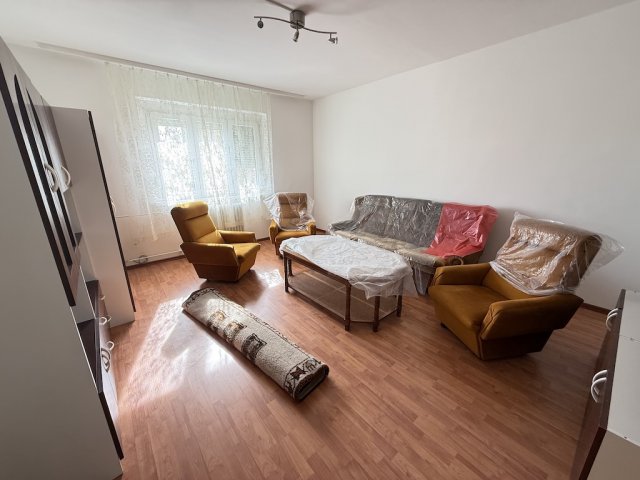 Kiadó panellakás, albérlet, Pakson 150 E Ft / hó, 2 szobás