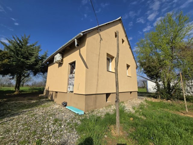 Eladó családi ház, Dombóváron 24.9 M Ft, 2 szobás