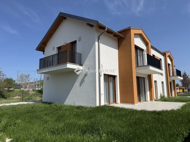 Eladó ikerház, Balatonfüreden 179 M Ft, 5 szobás