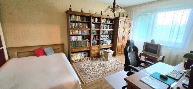 Eladó panellakás, Debrecenben 60 M Ft, 2+2 szobás
