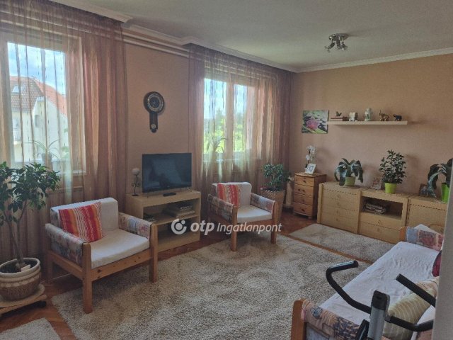 Eladó téglalakás, Szegeden 95 M Ft, 3 szobás