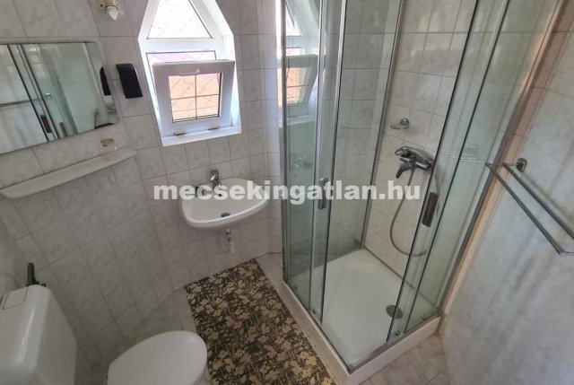 Kiadó téglalakás, albérlet, Pécsett 75 E Ft / hó, 1 szobás