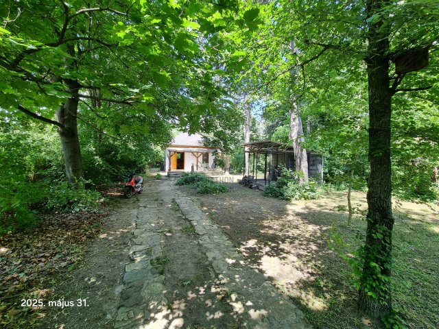 Eladó családi ház, Balatonakarattyán 65 M Ft, 1 szobás