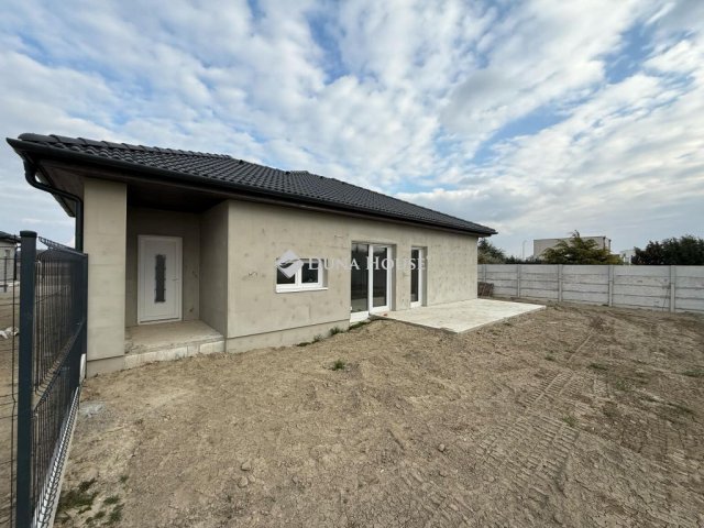 Eladó családi ház, Mosonmagyaróváron 77.9 M Ft, 4 szobás