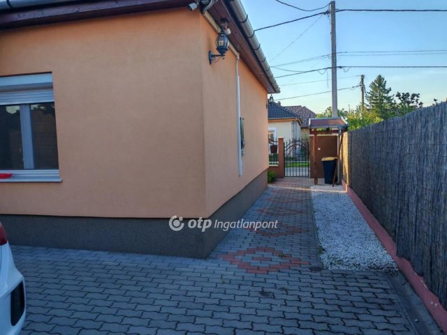 Eladó családi ház, Hatvanban 68.9 M Ft, 2 szobás