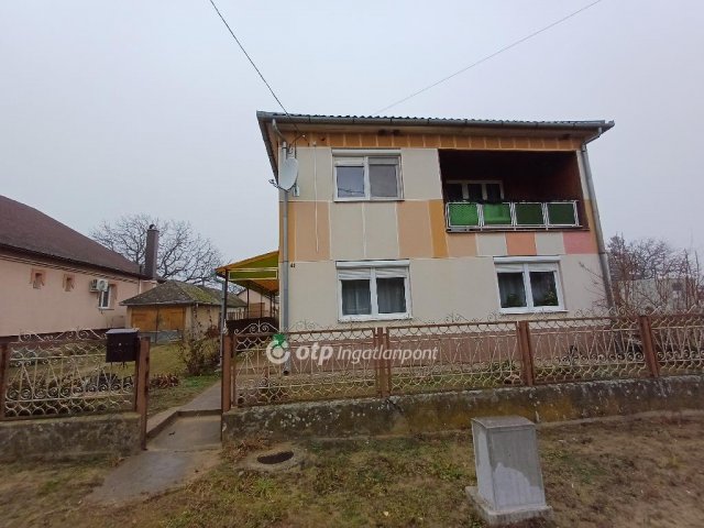Eladó családi ház, Magyon 24.9 M Ft, 2+2 szobás