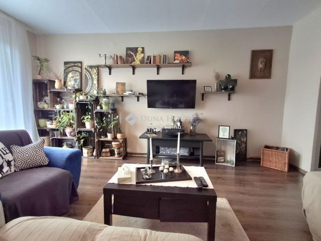 Eladó panellakás, Debrecenben 57.99 M Ft, 3 szobás