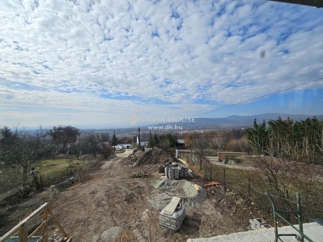Eladó családi ház, Szentendrén 225 M Ft, 5 szobás
