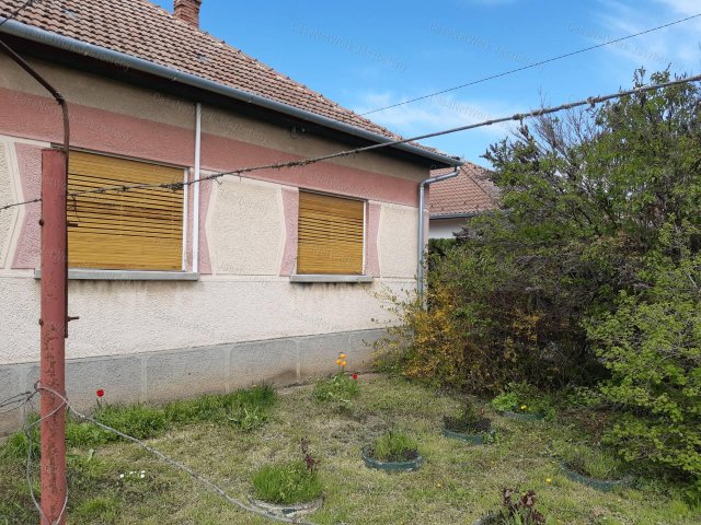 Eladó családi ház, Szolnokon 44.9 M Ft, 3 szobás