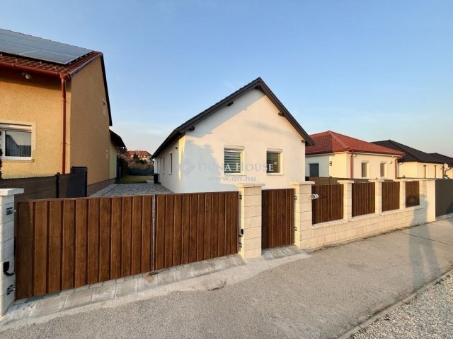 Eladó családi ház, Herenden 110 M Ft, 4 szobás