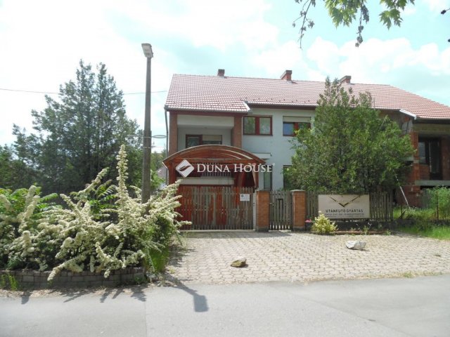 Eladó családi ház, Kecskeméten 330 M Ft, 1 szobás