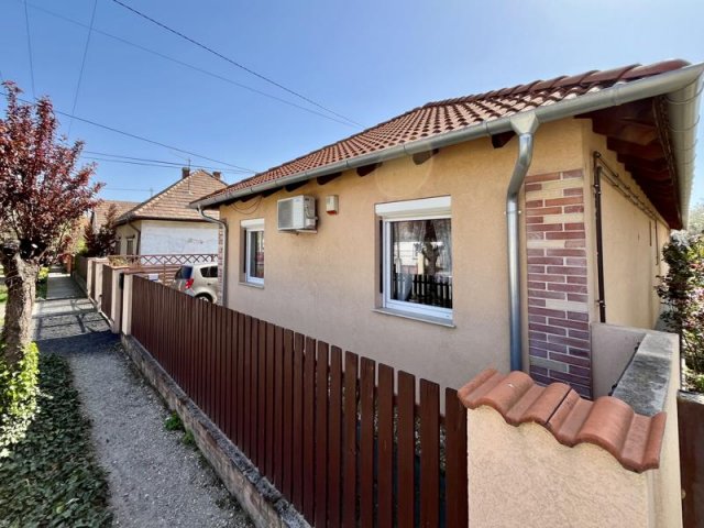 Eladó családi ház, Vecsésen 75 M Ft, 2 szobás