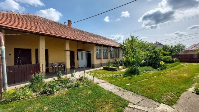 Eladó családi ház, Kisújszálláson 16 M Ft, 3 szobás