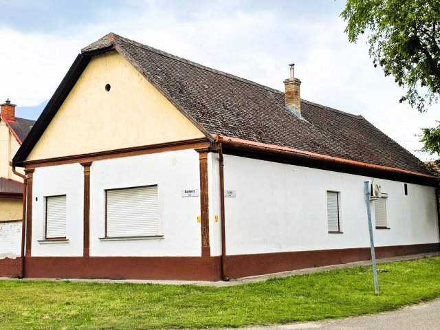 Eladó családi ház, Kiskunhalason 31.9 M Ft, 5 szobás