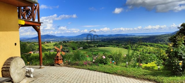 Eladó nyaraló, Lesencefaluban 106.45 M Ft, 3 szobás