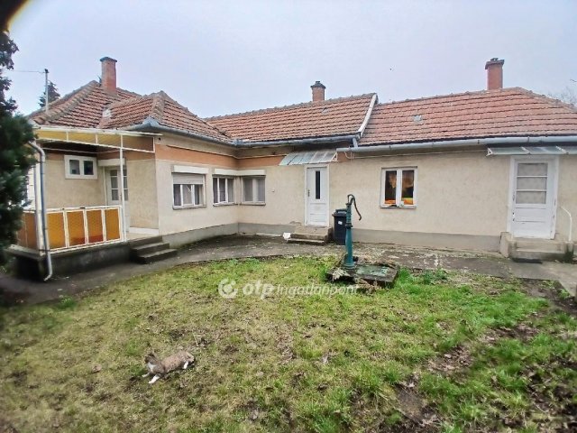 Eladó családi ház, Karácsondon 25 M Ft, 4 szobás