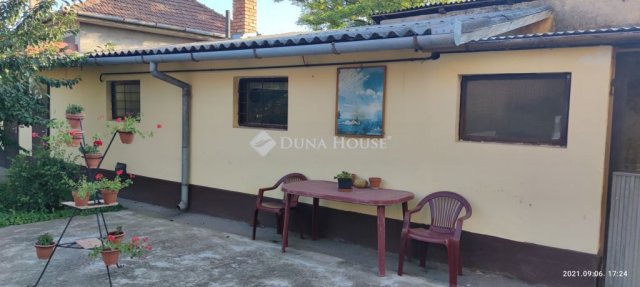 Eladó családi ház, Cegléden 108 M Ft, 6 szobás