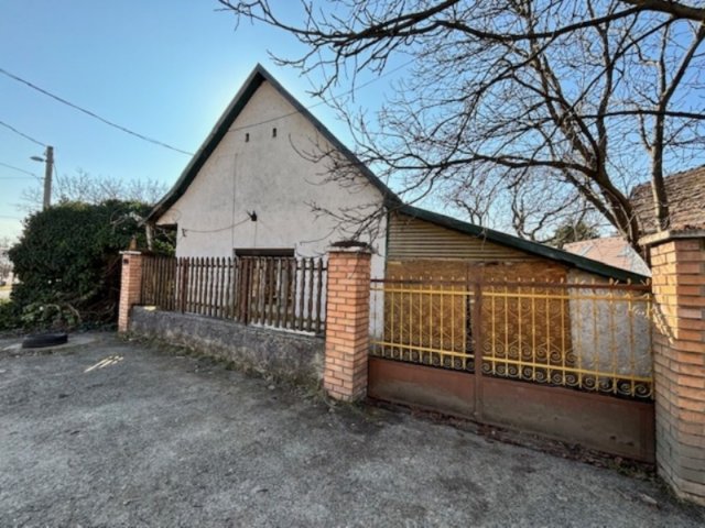Eladó családi ház, Szokolyán 31.9 M Ft, 3 szobás