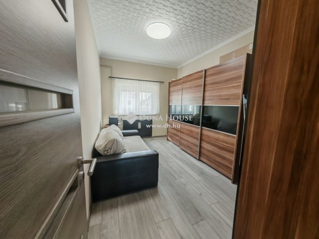 Eladó családi ház, Vecsésen 149 M Ft, 5 szobás