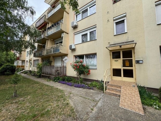 Eladó panellakás, Kecskeméten 44.9 M Ft, 2 szobás