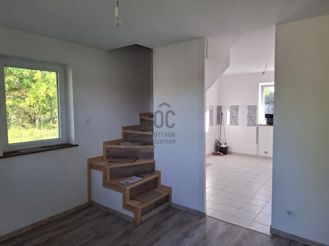 Eladó családi ház, Tóalmáson 23.9 M Ft, 2 szobás