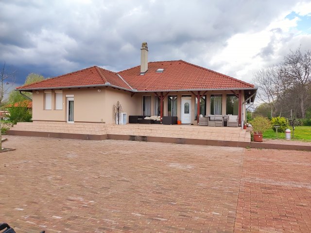 Eladó családi ház, Maglódon 335 M Ft, 7 szobás