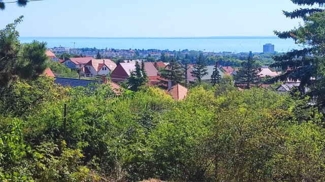 Eladó nyaraló, Balatonfüreden 120 M Ft, 2 szobás