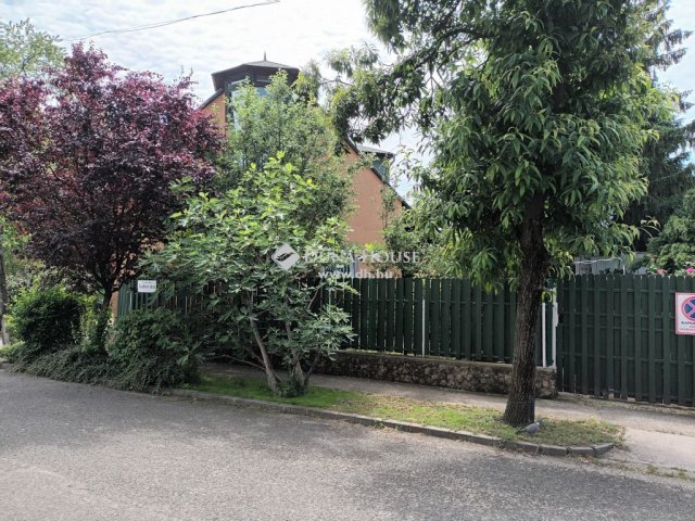 Eladó családi ház, Budapesten, X. kerületben 130 M Ft, 6 szobás