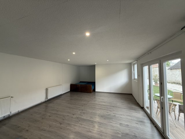 Kiadó téglalakás, albérlet, Nyergesújfaluban 120 E Ft / hó