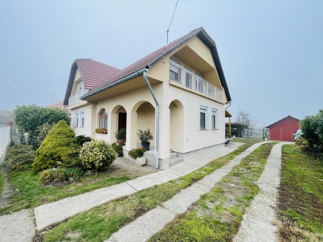 Eladó családi ház, Szentmártonkátán 105 M Ft, 5 szobás