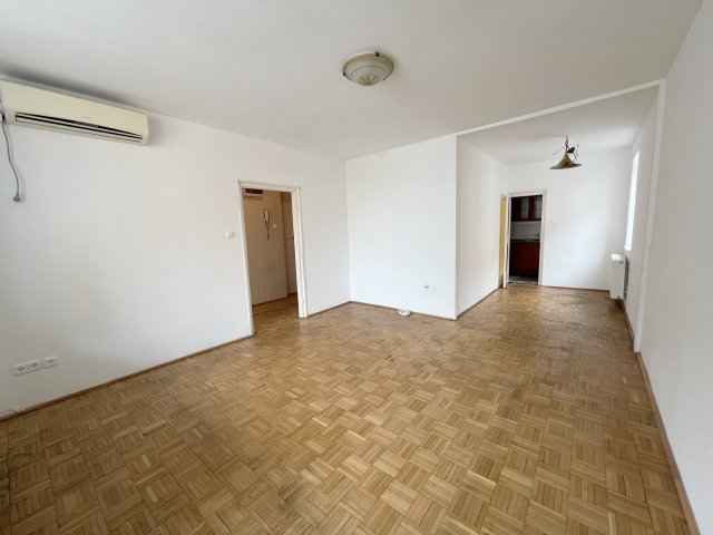 Kiadó téglalakás, albérlet, I. kerületben, Fő utcában