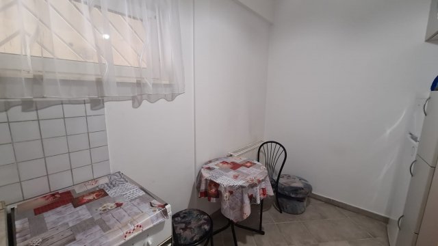 Kiadó téglalakás, albérlet, Pécsett 140 E Ft / hó, 1 szobás