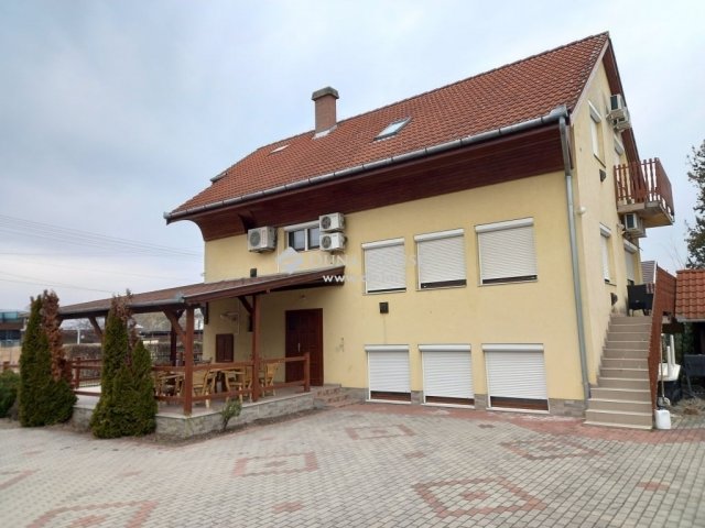 Eladó hotel, Tiszakécskén 85.9 M Ft, 9 szobás