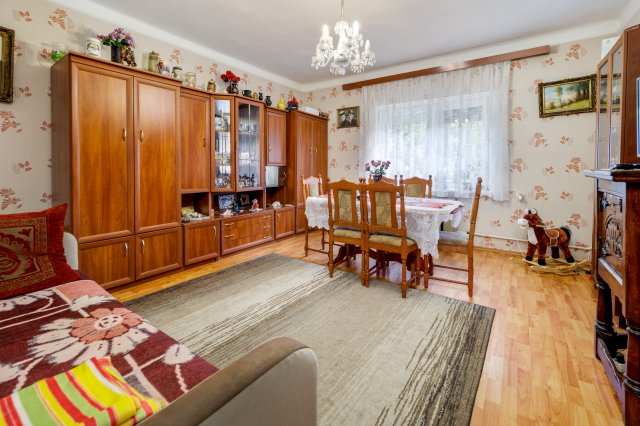Eladó családi ház, Pécelen 82 M Ft, 5 szobás