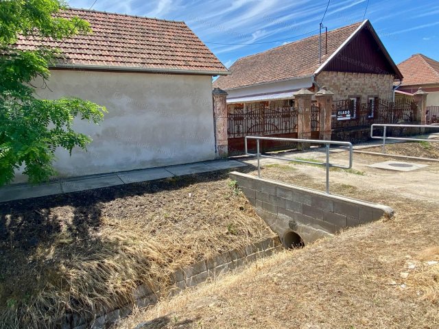 Eladó családi ház, Dévaványán 13.5 M Ft, 4 szobás