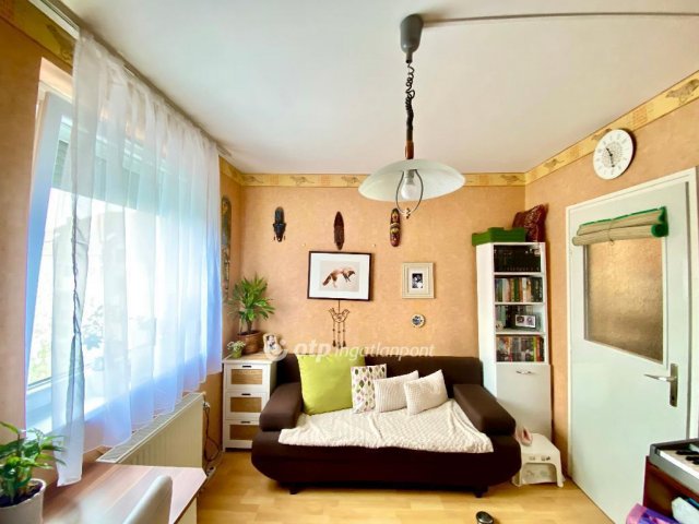 Eladó téglalakás, Kecskeméten 45.99 M Ft, 2+1 szobás