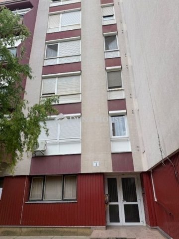Eladó téglalakás, Pécsett 36.5 M Ft, 2 szobás