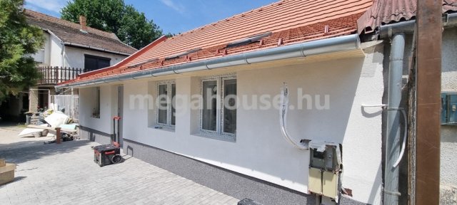 Eladó családi ház, Budaörsön 68.5 M Ft, 3 szobás